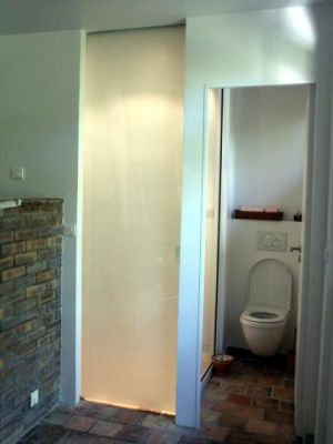 salle de bains de verre