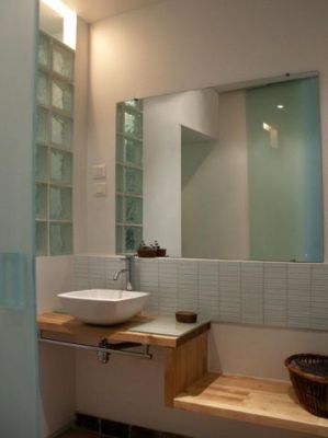 Une salle de bains transparente