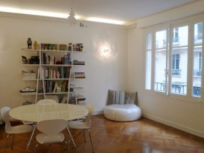 Un appartement au blanc dominant