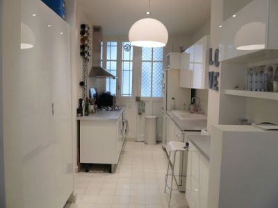 Un appartement au blanc dominant