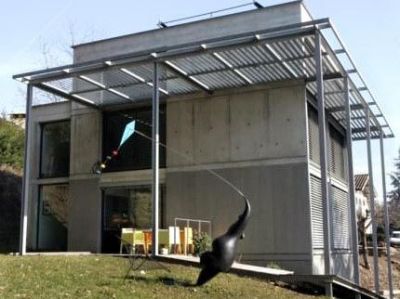 Un cube de verre et de béton