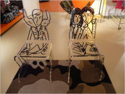 Chaise en noir et blanc