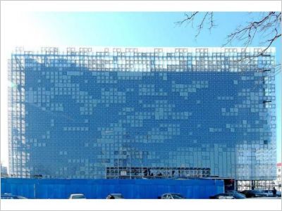 Le �Media Wall� pendant sa construction