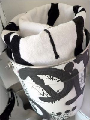 Linge de bain avec graffiti