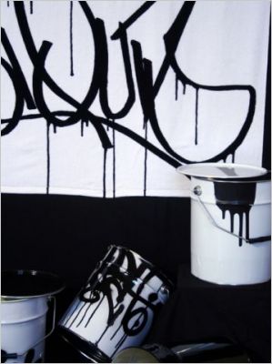 Linge de bain avec graffiti
