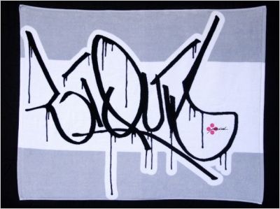 Linge de bain avec graffiti