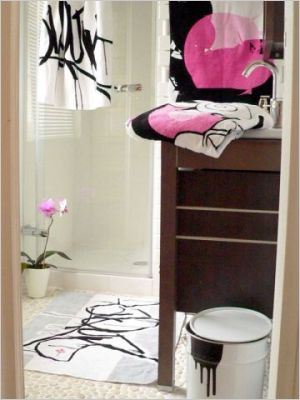 Linge de bain avec graffiti