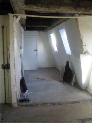 Avant/après : des chambres de bonnes converties en appartement Avant/après : des chambres de bonnes converties en appartement