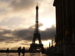 La Tour Eiffel se refait une beauté La Tour Eiffel se refait une beauté