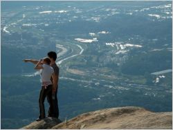 g�othermie - l'avenir - couple - montagne - paysage - vue - surplomber