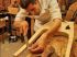 Travail des pieds de la commode