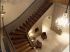 Escalier majestueux donnant sur les chambres