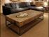 Une table basse en bois chaleureux