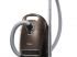 Un aspirateur qui fonctionne... au pied
