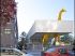 Une cr�che et une girafe