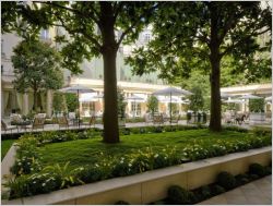 Le jardin du Bristol d�voile son nouveau visage