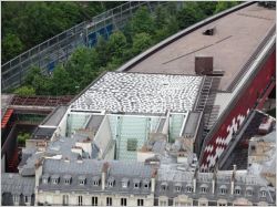 Une �uvre aborig�ne sur le toit du Mus�e Branly