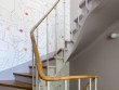 Un escalier ancien rénové avec soin