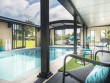 Un abri de piscine aux dimensions généreuses