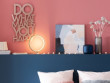 Une chambre à coucher en rose et bleu