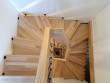 Un escalier en bois pour relier les différents étages