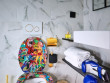 Une cuvette de toilettes originale