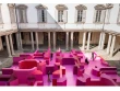 Lina Ghotmeh installe un labyrinthe rose dans la cour d'un palais milanais