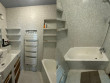Une salle de bain d&eacute;su&egrave;te