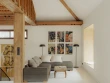 Un salon face aux montagnes