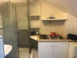 Une cuisine fa&ccedil;on mini-bar sous les toits