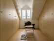 Un grand dressing sous les combles