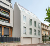 Une maison de verre et de zinc ...