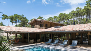 Une maison tout en bois  ...