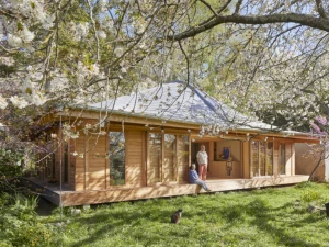 A Caen, une maison bois s'invite au fond du jardin
