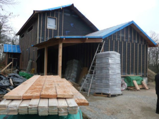 Chantier : une maison bois isolée à la ouate