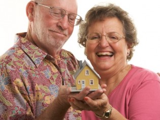 Faire garder sa maison par des retraités