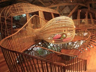Un centre éducatif contemporain en bambou