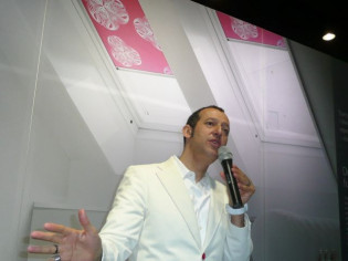 Karim Rashid intronise Velux dans l'univers de la déco