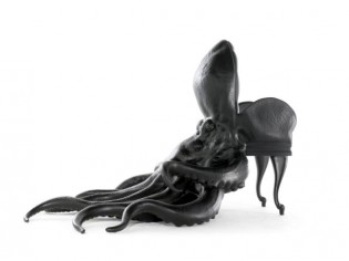 Une chaise tentaculaire