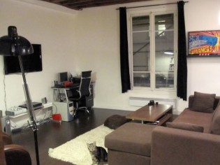Un couple relève le défi de meubler son appartement exclusivement sur eBay