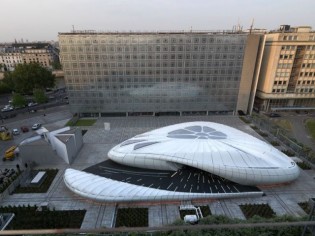 Un pavillon mobile signé Zaha Hadid se pose à Paris 