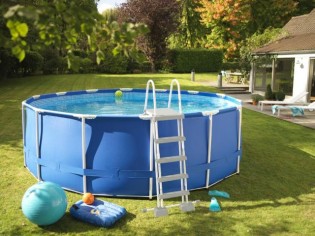 10 piscines hors-sol rapides à installer