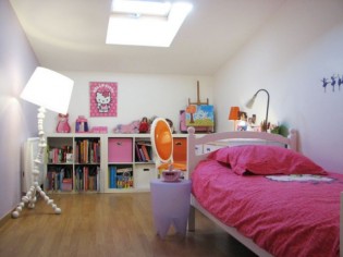 Une chambre de petite fille subtilement décorée