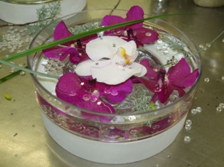 Décoration de fête : apprenez à créer un centre de table fleuri 