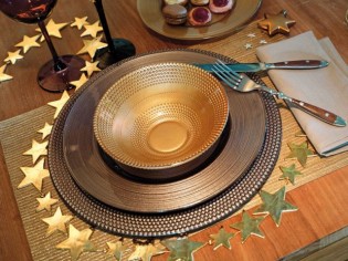 Une table de Noël aux reflets dorés