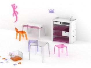 Une surprenante collection de mobilier pour enfants en plexiglas