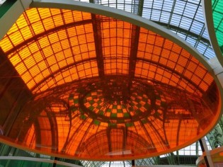 Des ombrelles colorées pour le Grand Palais