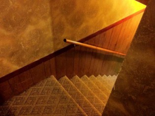 Installer une main courante dans un escalier
