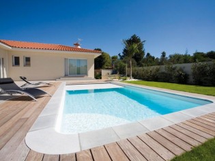 Jardin et piscine sur-mesure pour une maison méditerranéenne