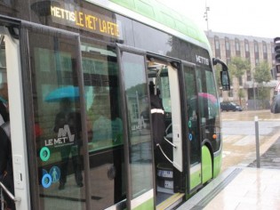 Un "mi-tram-mi bus" révolutionne l'urbanisme de Metz 